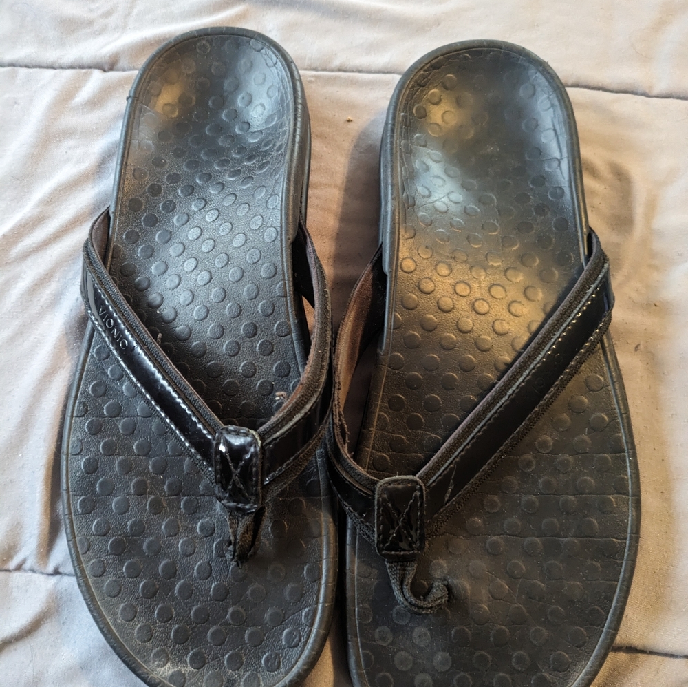 Vionic Women's Black Flip-Flop Sandals